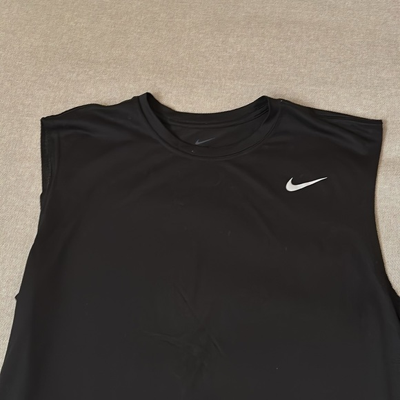 Nike Dri-Fit Men’s XL Black/grey Sleeveless T-Shirt. - Picture 3 of 5